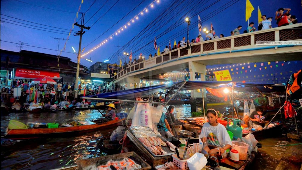 Join Tour Amphawa weekend market+ fireflies (Meeting Point at McDonald's on the 1st floor of Robinson Department Store Near Asok Station)