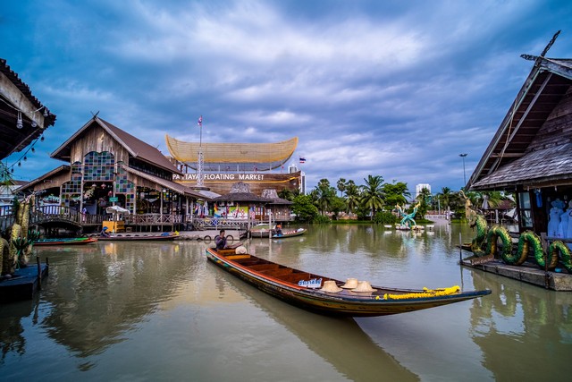 Pattaya Floating Market - Non-Thai Resident