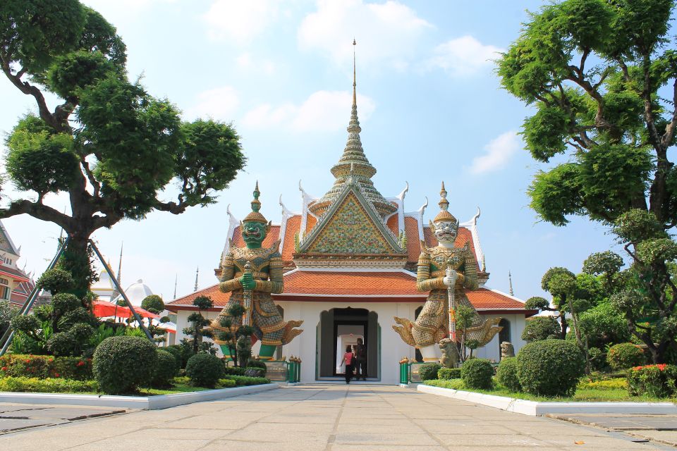 Best Of Bangkok Tour : Grand Palace ,Wat Pho, Wat Arun, Lunch with English Guide