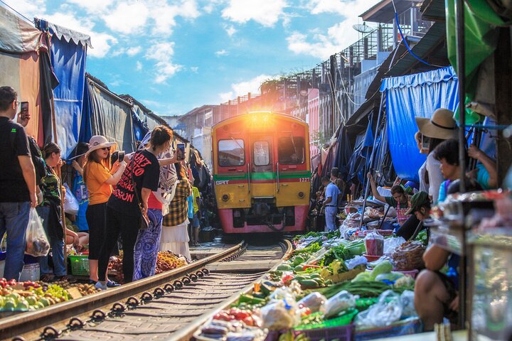 Classic Bangkok tour - Railway Train market & Damnoen Saduak Floating market