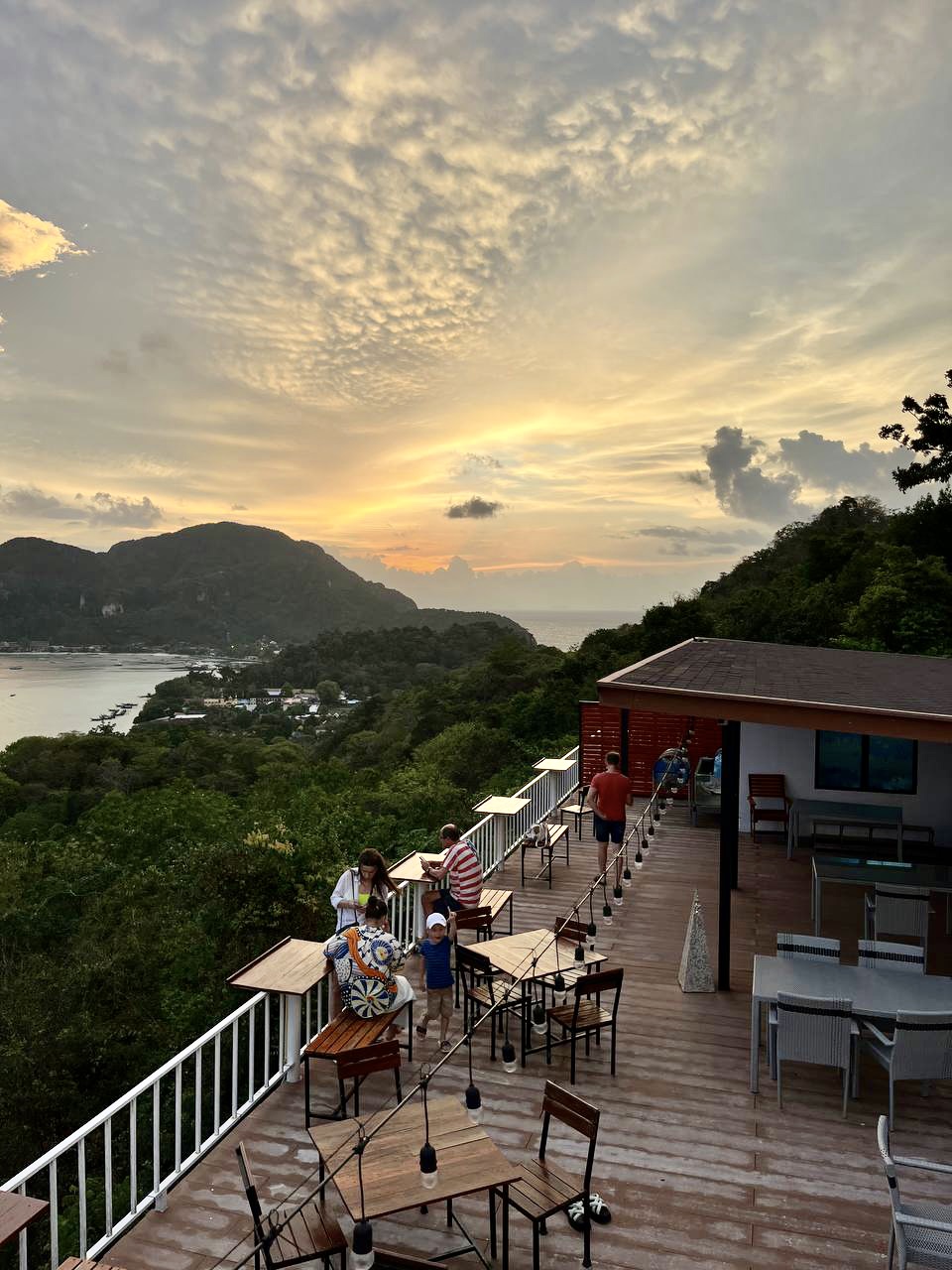 [JOIN TOUR] From Phuket: Day Day Trip Phi Phi – Khai