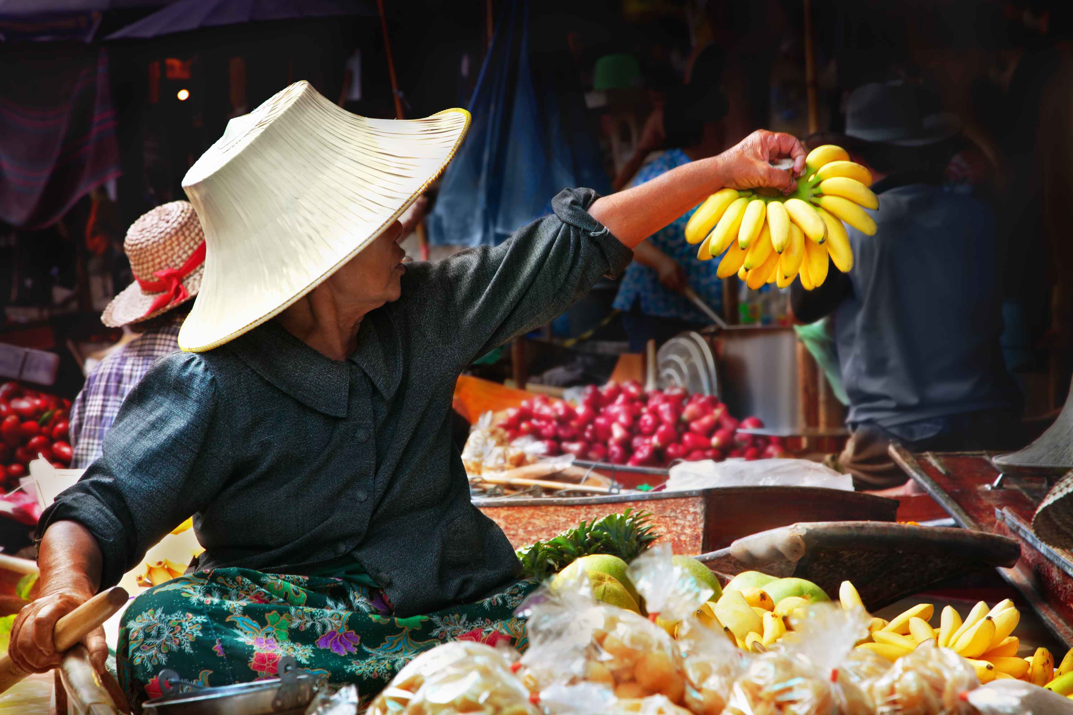 Damnoen Saduak Floating Market Tour (included roundtrip transfer in city centre)