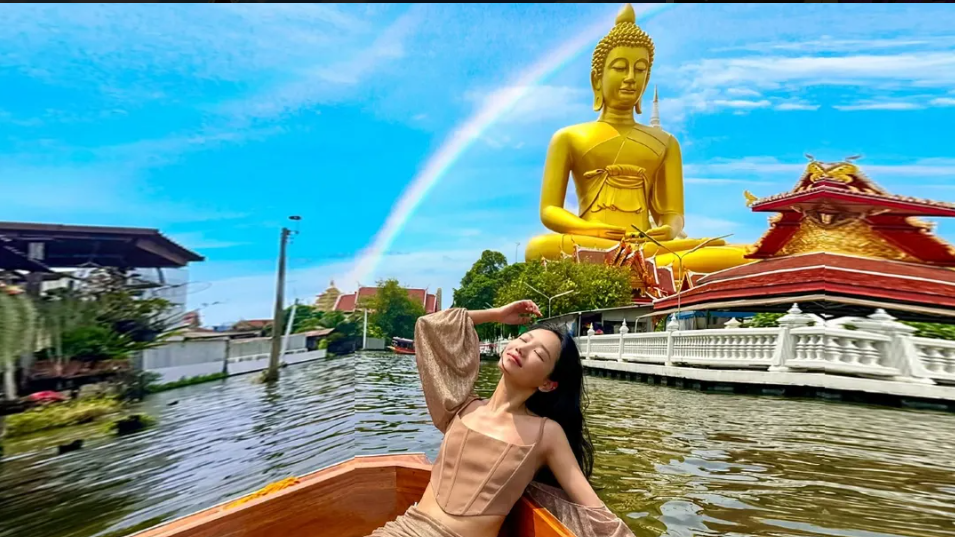 3 iconic temples tours :Join Tour at Grand Palace + Wat Arun + Wat Paknam Include lunch