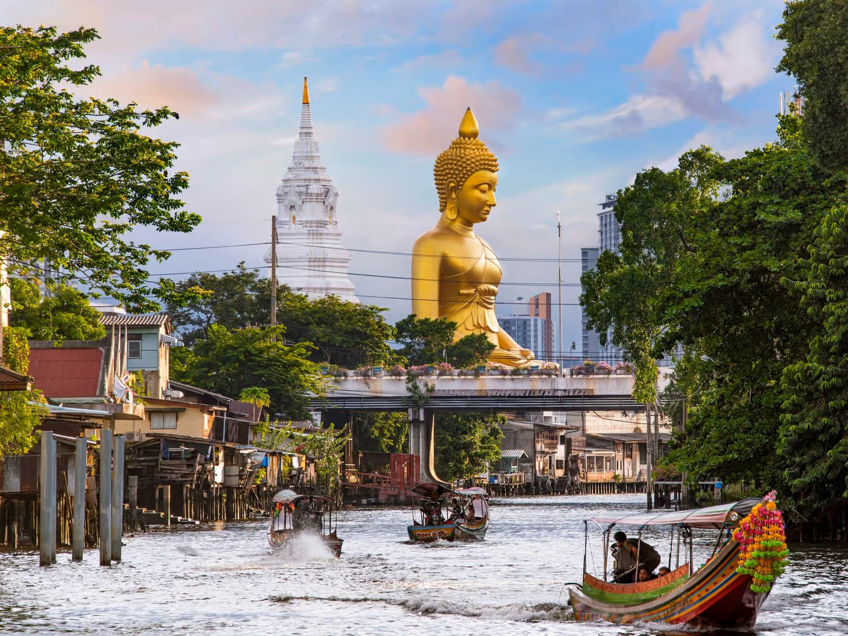 3 iconic temples tours : Join Tour: Grand Palace + Wat Arun + Tha Maharaj + Wat Paknam