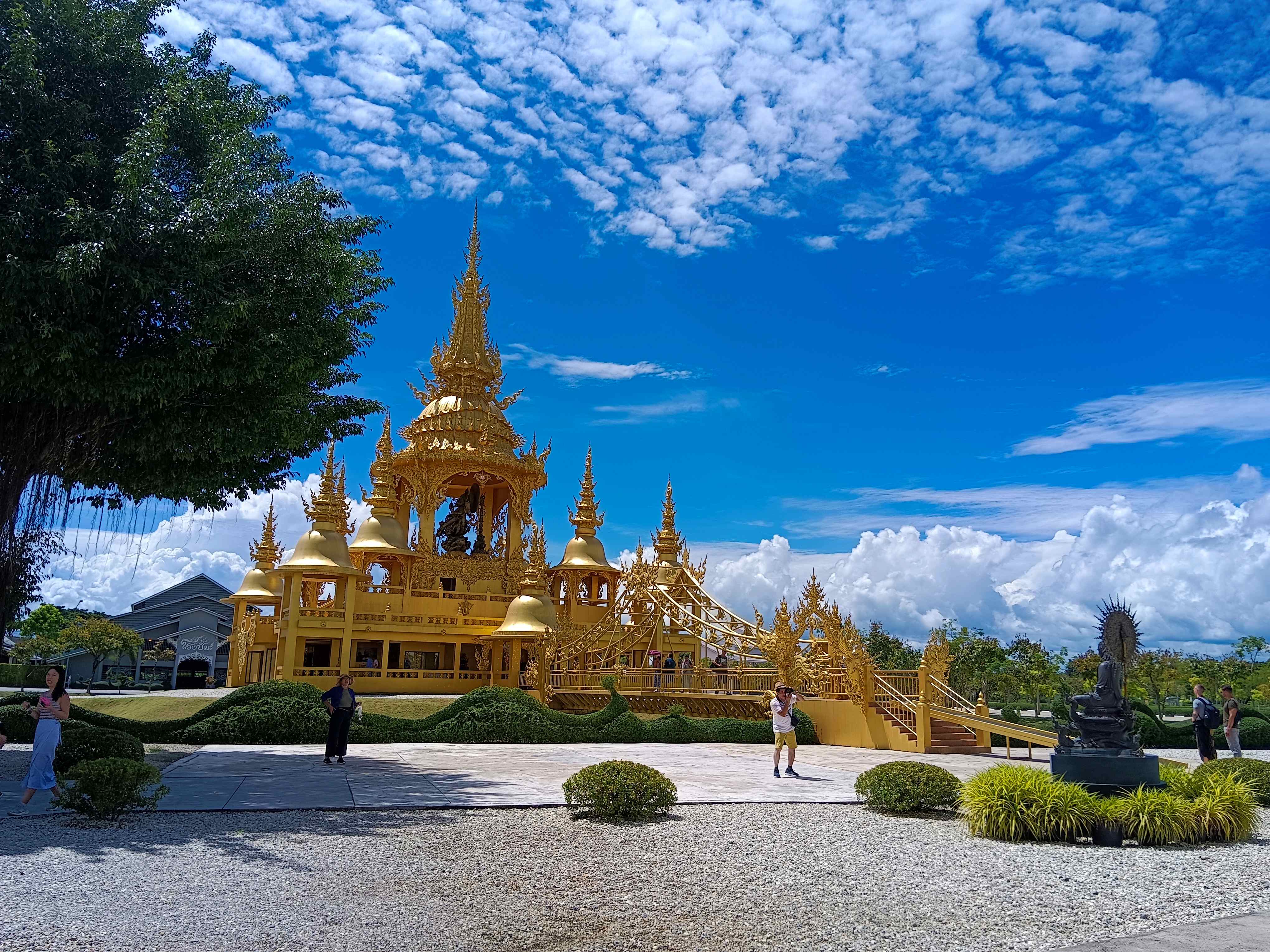 Chiang Rai Day Tour [Best Deals]:  Hot Spring, Blue Temple, White Temple, Black house, Long Neck,  Singha Park