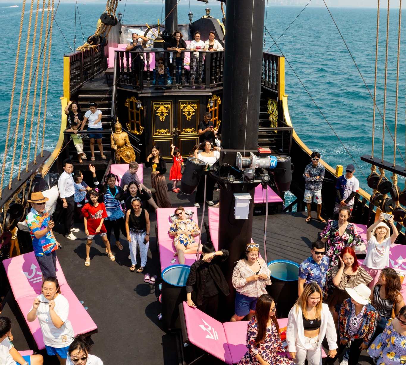 [Join Tour] Lord Black Pearl Pirates Ship Pattaya with Round-Trip Share Transfer