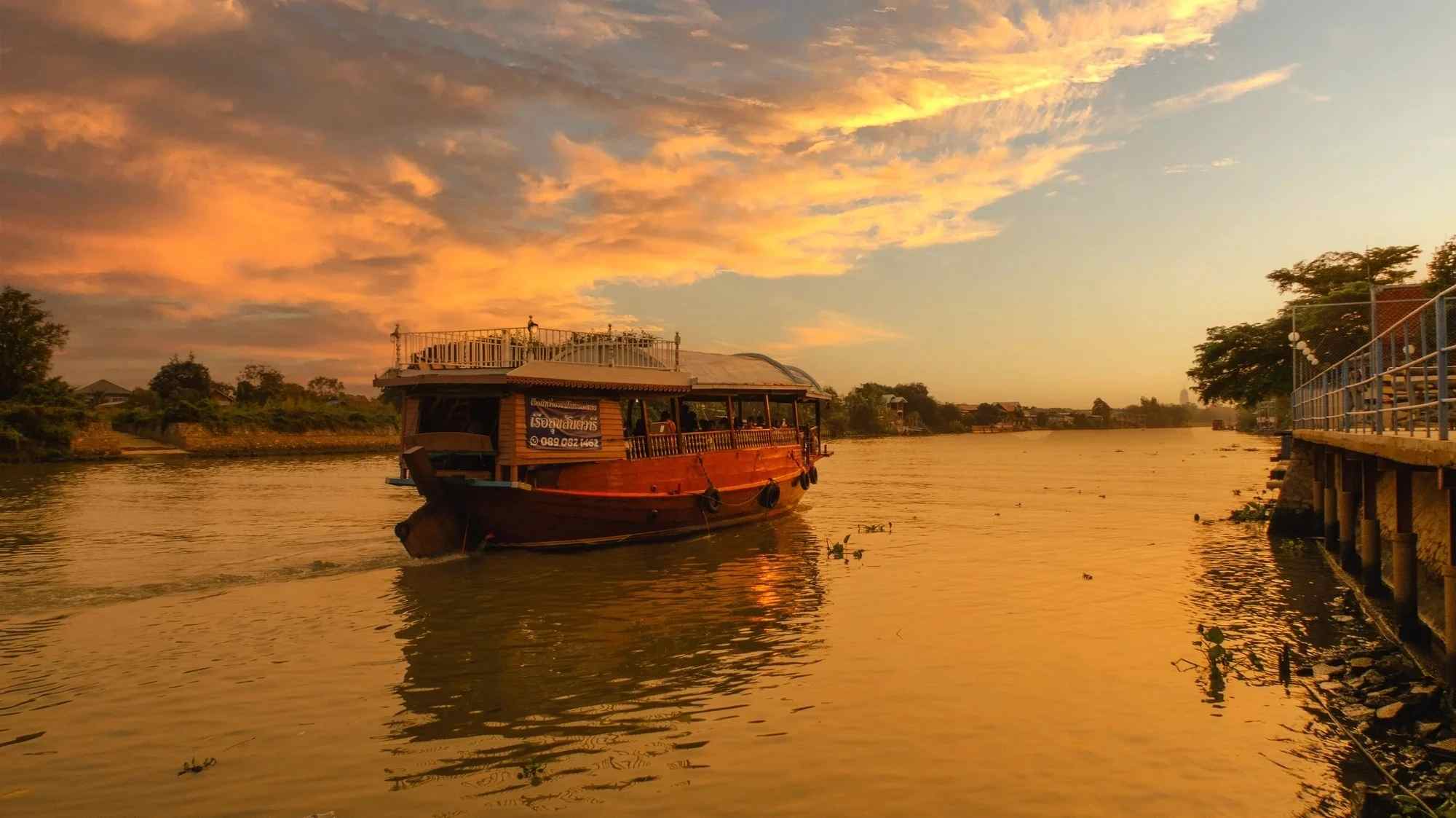 Join Tour Ayutthaya sunset (Meeting Point at McDonald's on the 1st floor of Robinson Department Store Near Asok Station)