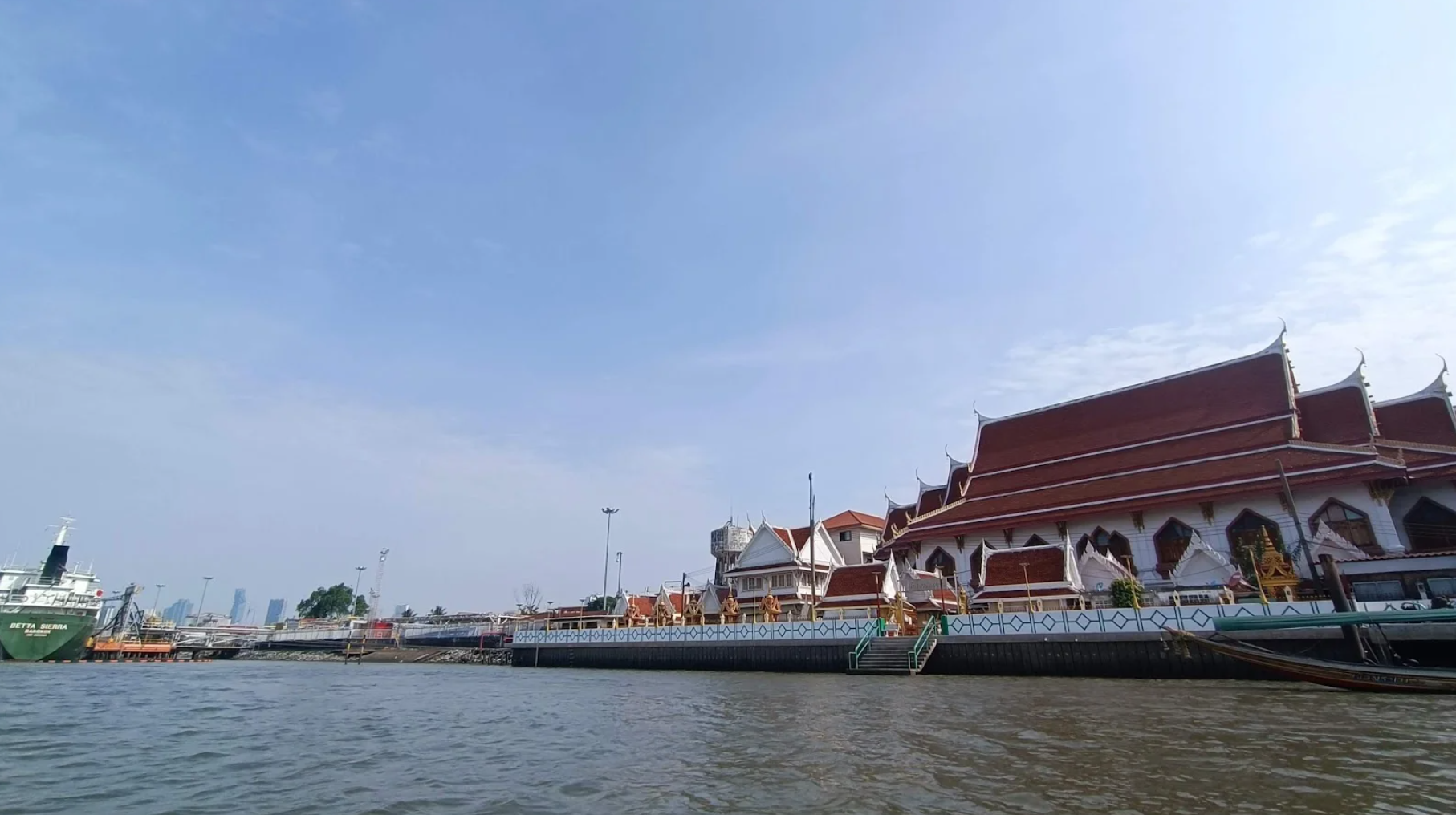 Join Tour Bangkok: Firefly Boat with Large Boat (Meeting Point at Exit 4 of MRT Queen Sirikit Station)