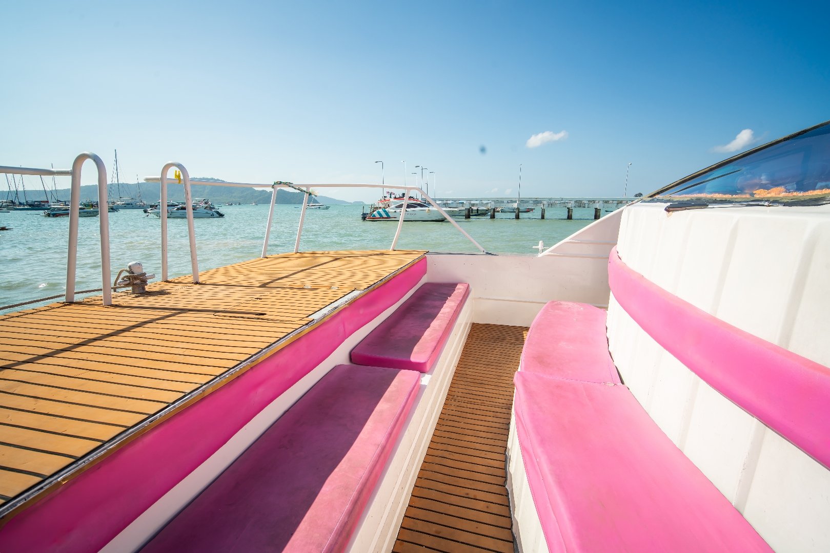 Day Trip Racha Island + Coral Island By Catamaran (皇帝岛+珊瑚岛一日游 - Barbie 粉色芭比号)